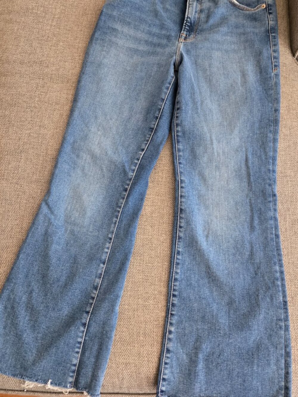 Good American Jeans - Picture 2 of 6